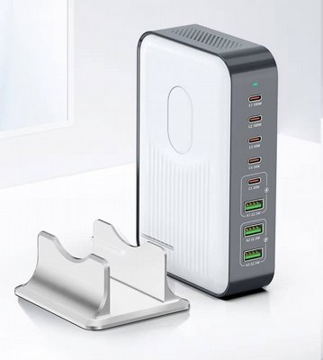 ���� ������  200W GaN �� 8 ������ USB-C / USB-A � ���� ����� ����� ���� �����������